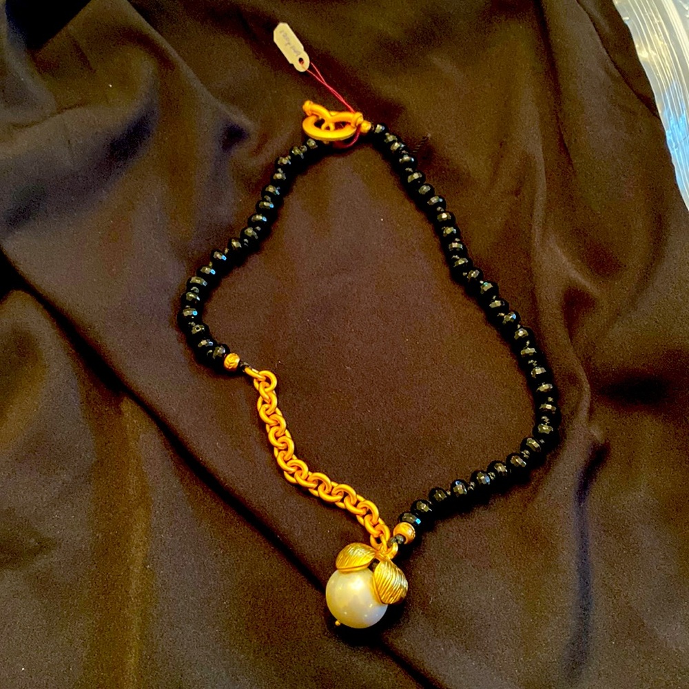 Ladies black gold and pearl necklace